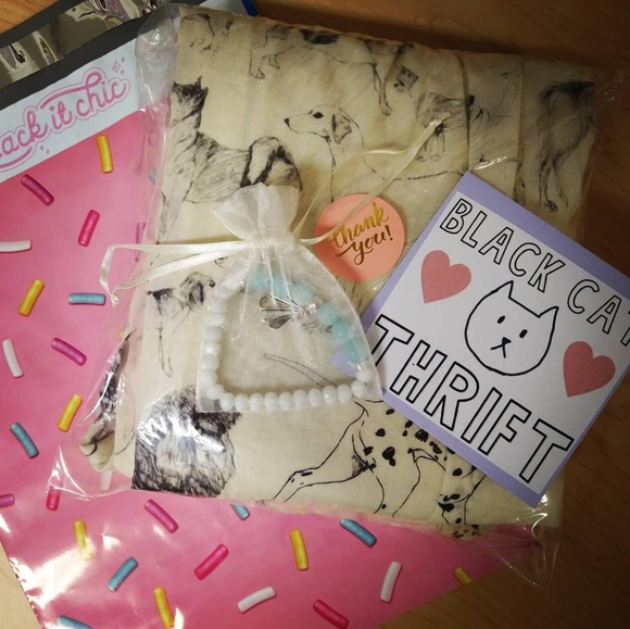 Meet Black Cat Thrift! - Picture 4 of 6